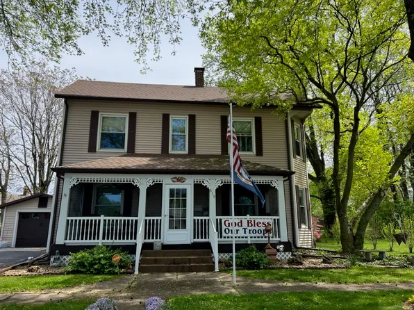 818 N 6th St, Vandalia, IL 62471