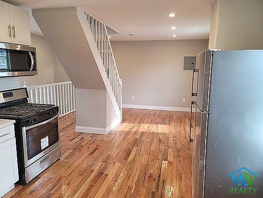 3rd image of 2001 Gildersleeve Ave Floor 2