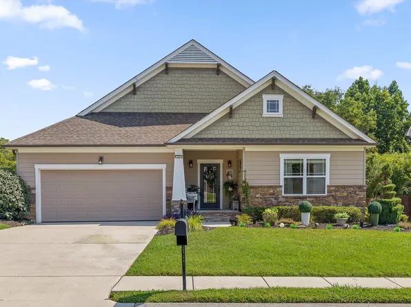 7560 Hampstead Hall Dr, Ooltewah, TN 37363