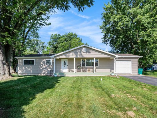 692 N Calumet Ave, Valparaiso, IN 46383