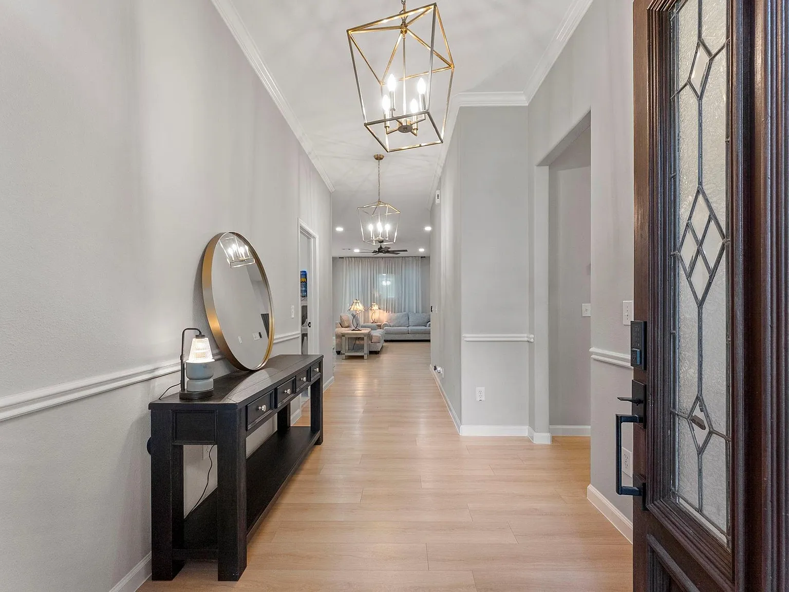 4 bed, 2.0 bath, 2564 sqft, $3,475 — Photo 4