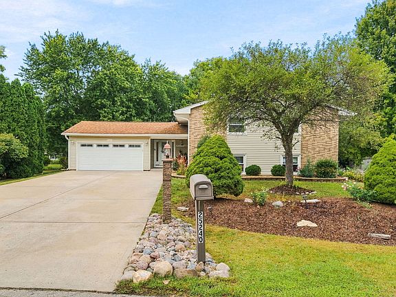3rd image of 25240 W Marble Ct