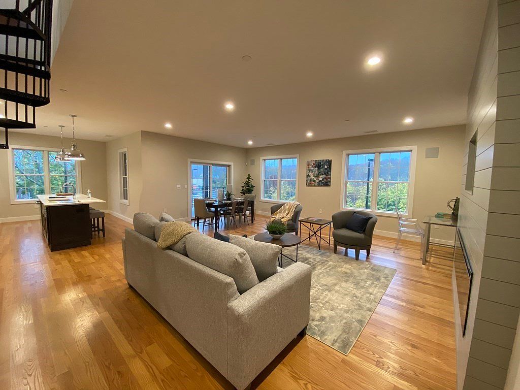 A closer look at Ivy Quincy Fost Pinepc Penthouse Realtogroup