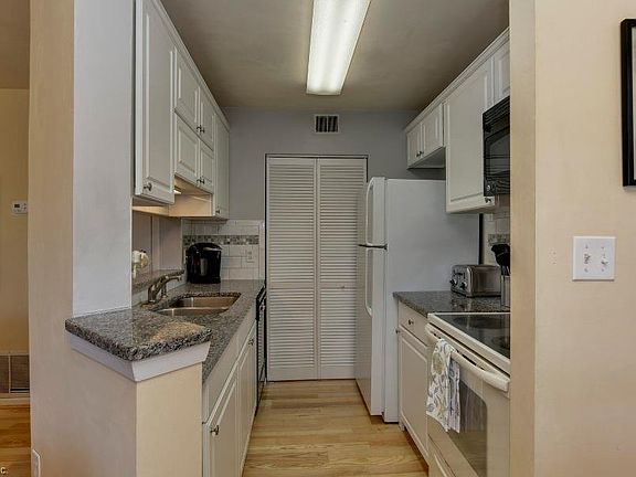 4th image of 1026 Autumn Woods Ln