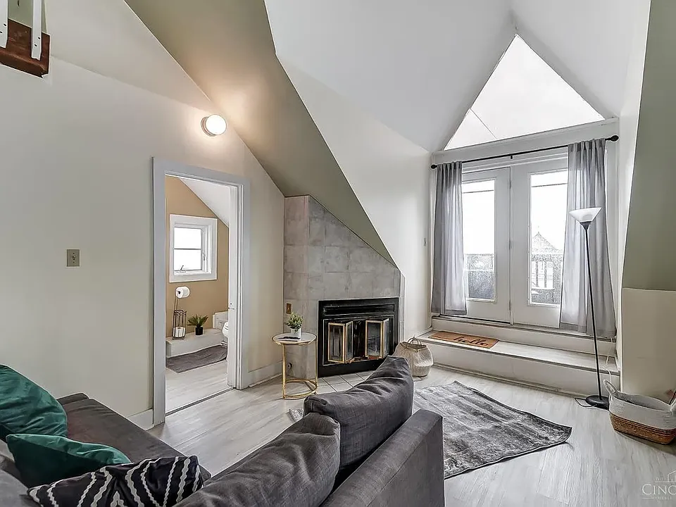 2126 Alpine Pl #3