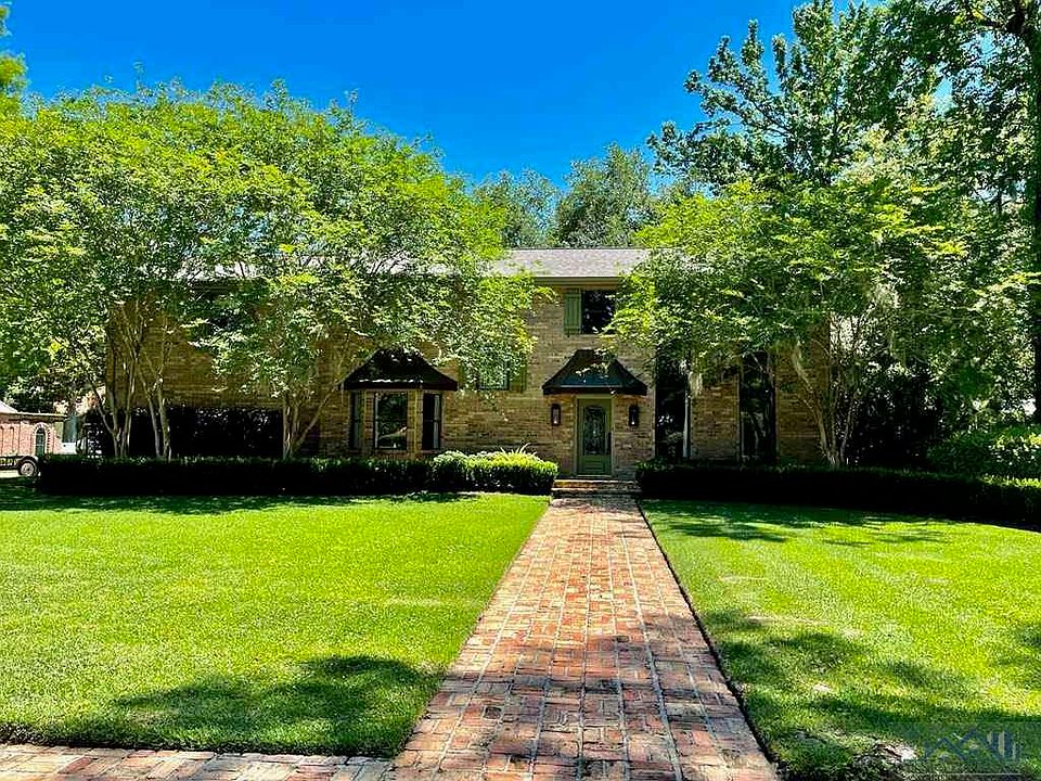 1st image of 108 Oak Alley Dr