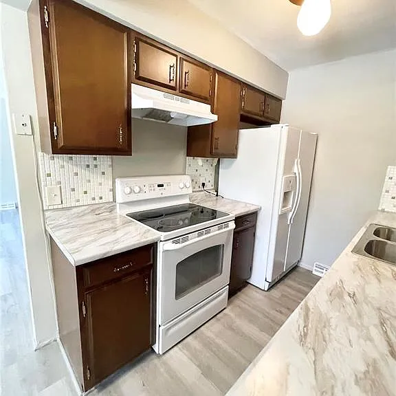 113 Derbyshire Dr — Photo 5