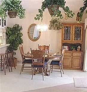 HR3P542OD-breakfast-nook