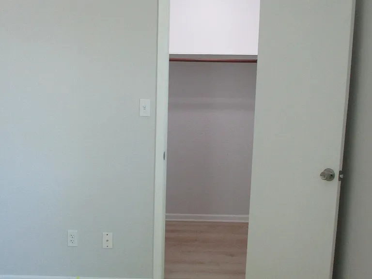 1906 Castle Gate Cir — Photo 13