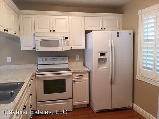 2nd image of 6917 Lakeview Ct