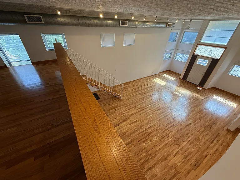 1237 N Noble St #1F — Photo 13