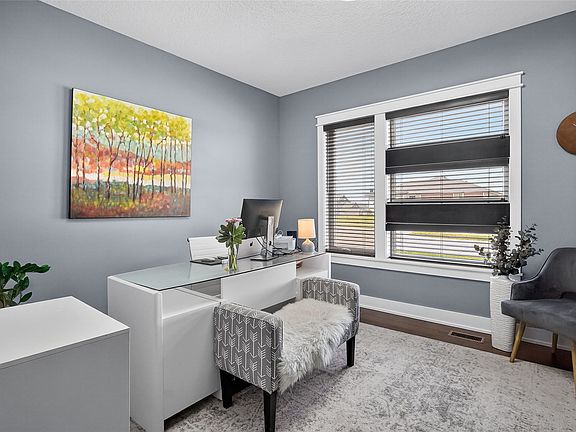 5th image of 340 NE Hawk Cir