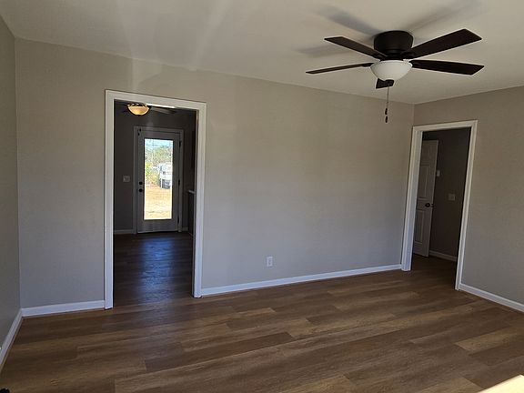 3rd image of 7619 Parkview Dr