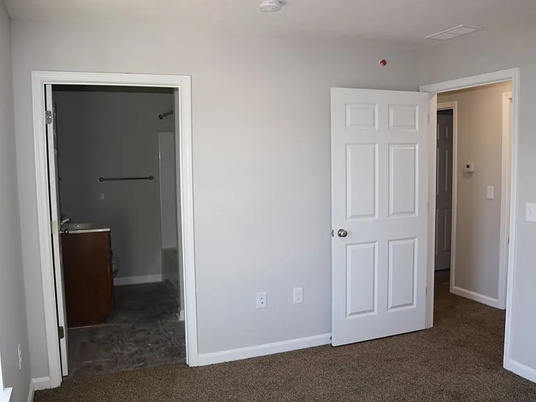 Amanda Place Apartments — Photo 10