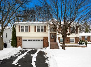 1033 Warwick Cir S, Hoffman Estates, IL 60169