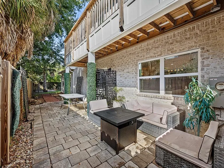 1520 E Gonzalez St #A — Photo 22