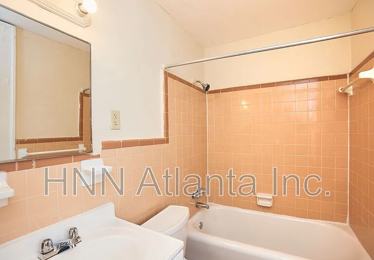 499 8th St NE #C2 — Photo 5