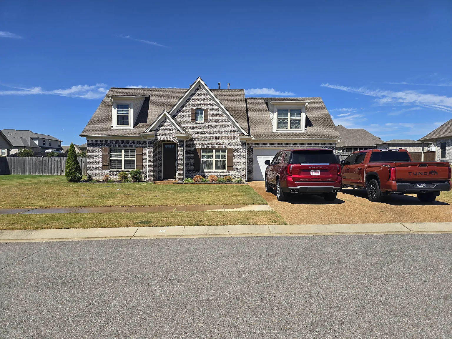 4 bed, 2.5 bath, 2500 sqft, $2,300 — Photo 1