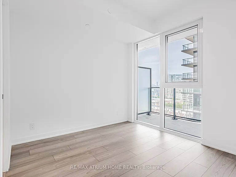 285 Dufferin St #827 — Photo 9