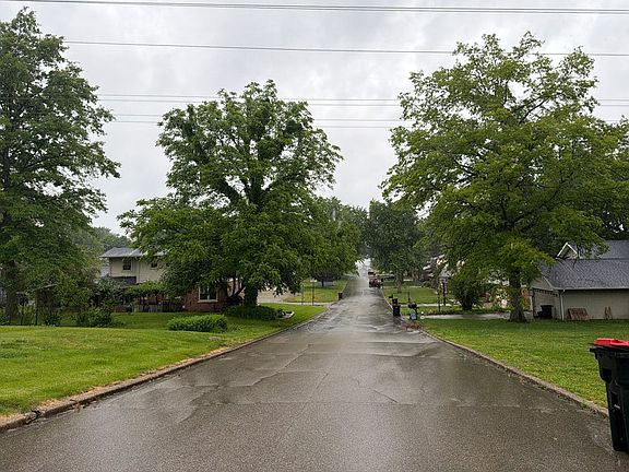 4th image of 736 Magnolia Dr
