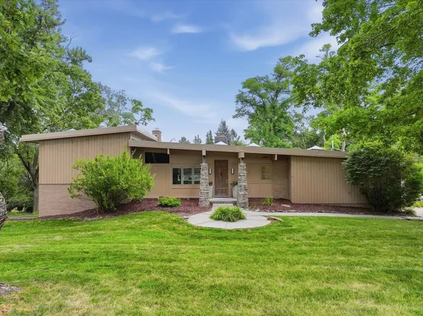 6 Prairie Hills Ln, Council Bluffs, IA 51503