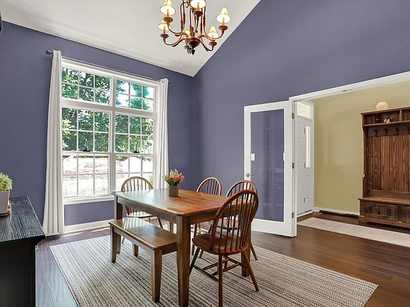 4th image of 18 Canyon Creek Cir