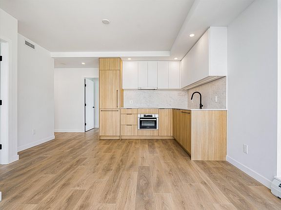 5th image of 13685 102nd Ave #411