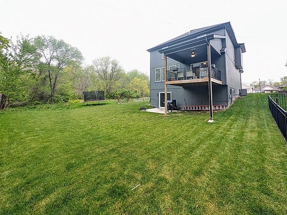 3rd image of 301 Creekwood Dr