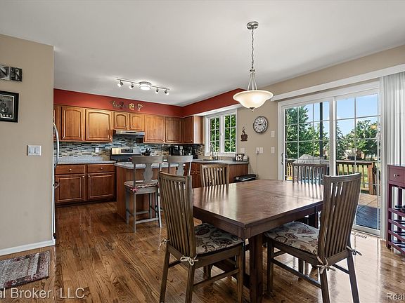 5th image of 45192 Thornhill Rd