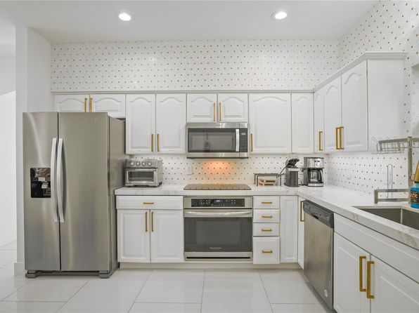833 SW 17th St UNIT 833