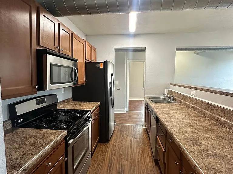 1021 East Carson Street — Photo 26