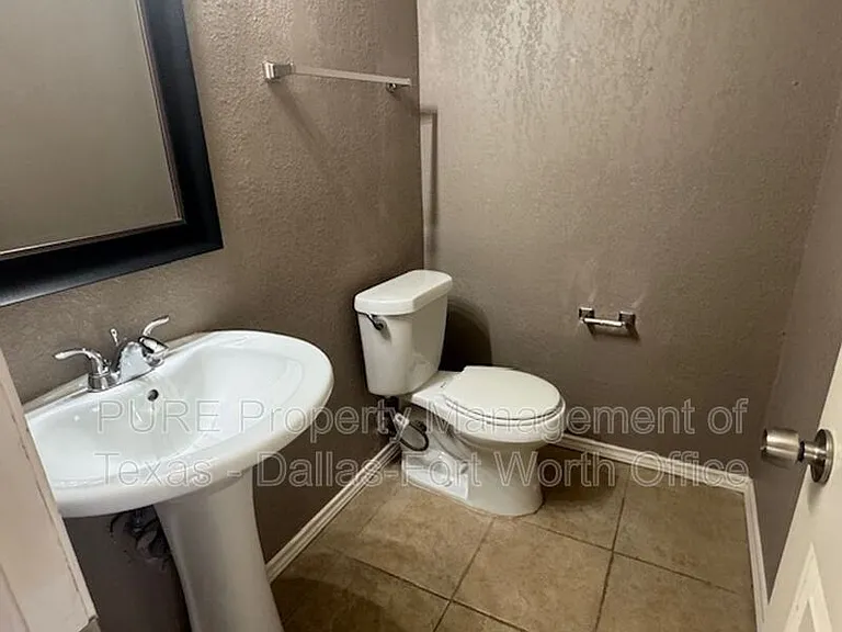 1404 Straus Rd — Photo 5