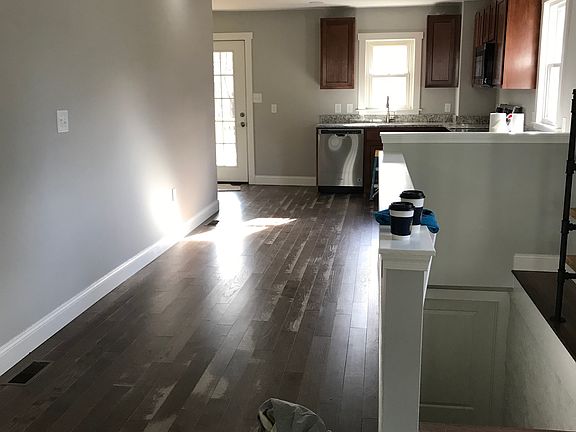 3rd image of 414 Lenni Rd
