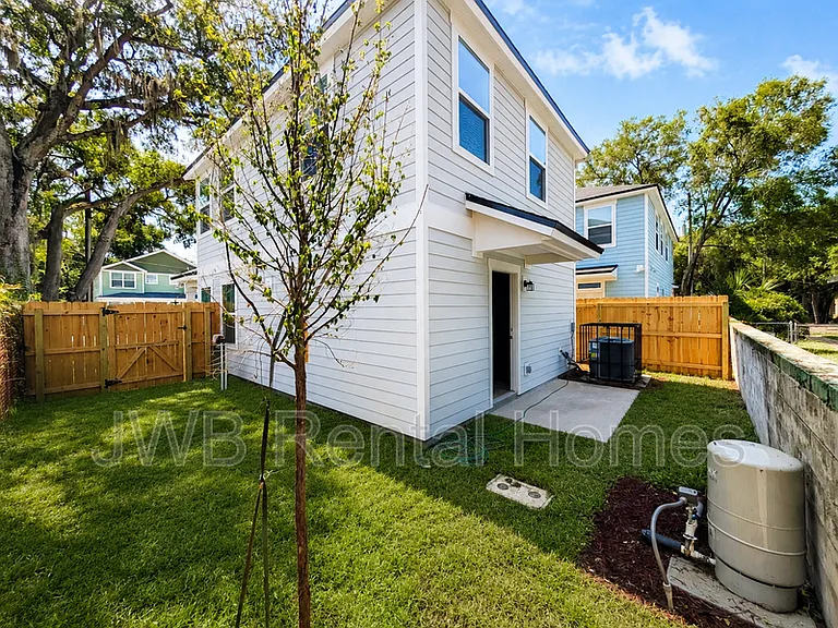 960 Palmetto St — Photo 12