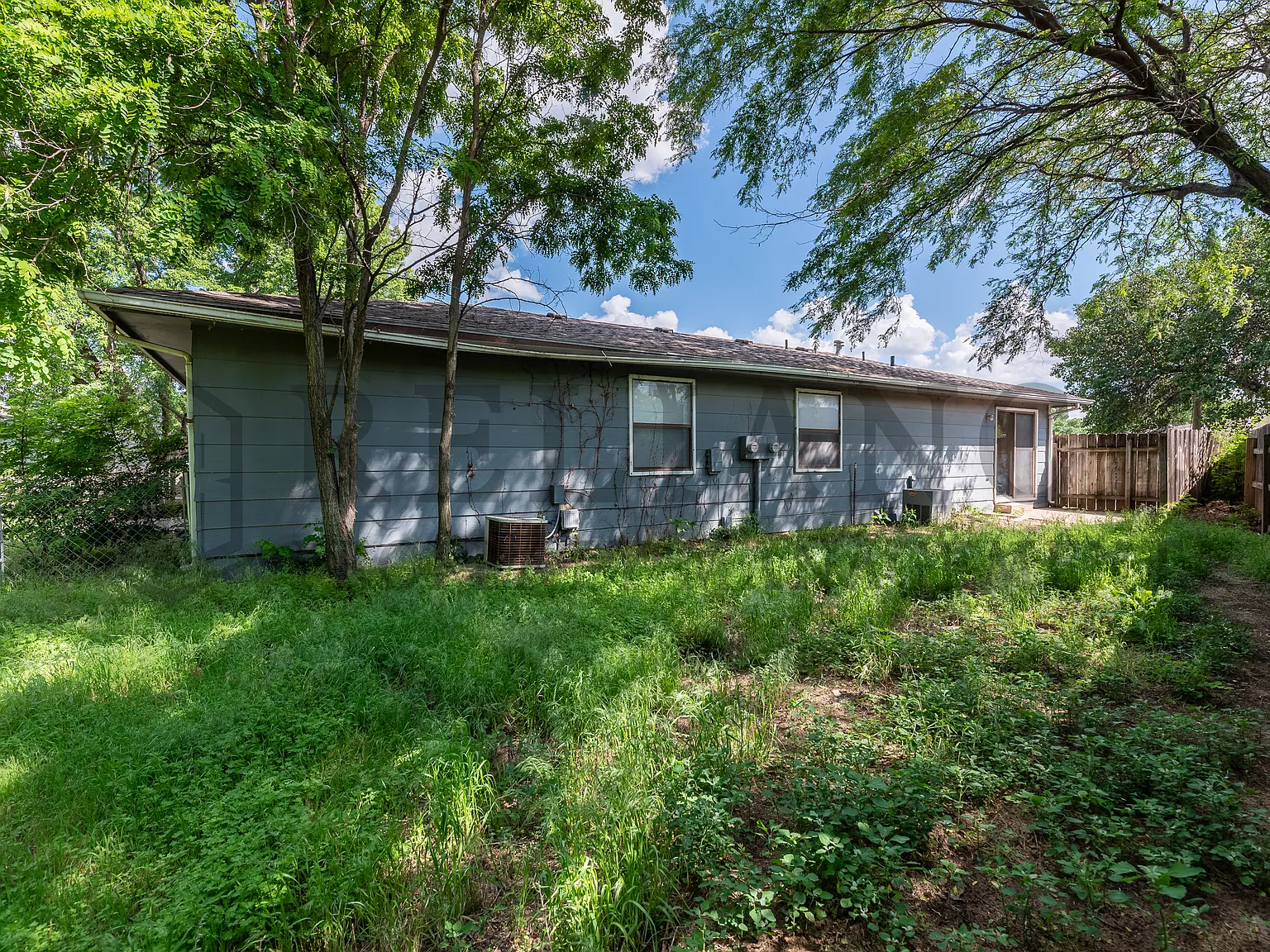 1318 Peach Ave (OA) - 1 — Photo 3