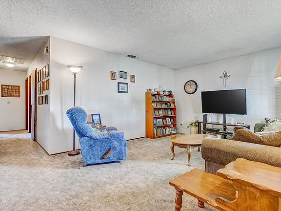 3rd image of 4323 Evelyn Dr