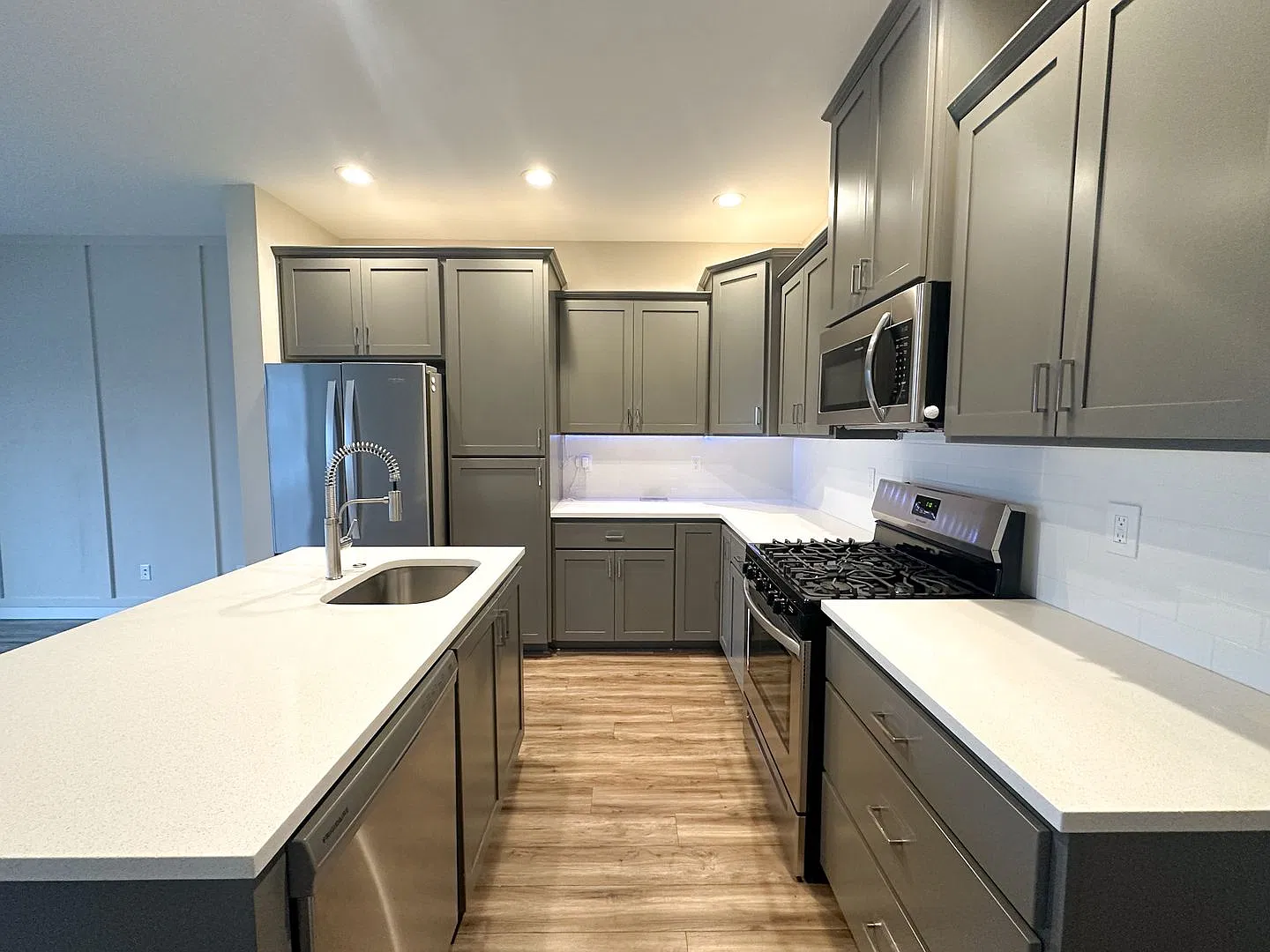 Welcome Home Modern Townhome in South Salem's McKenzie Ridge — Photo 4