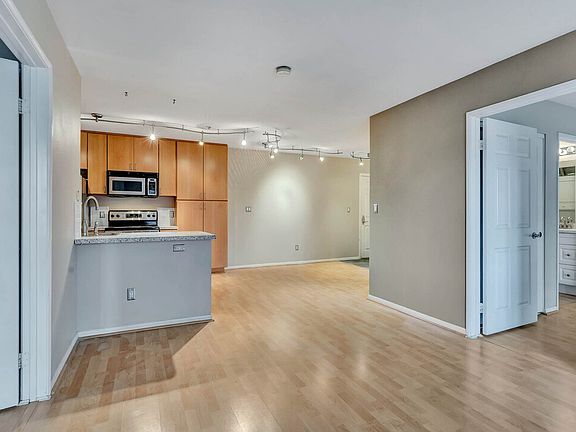 3rd image of 1435 India St Unit 512
