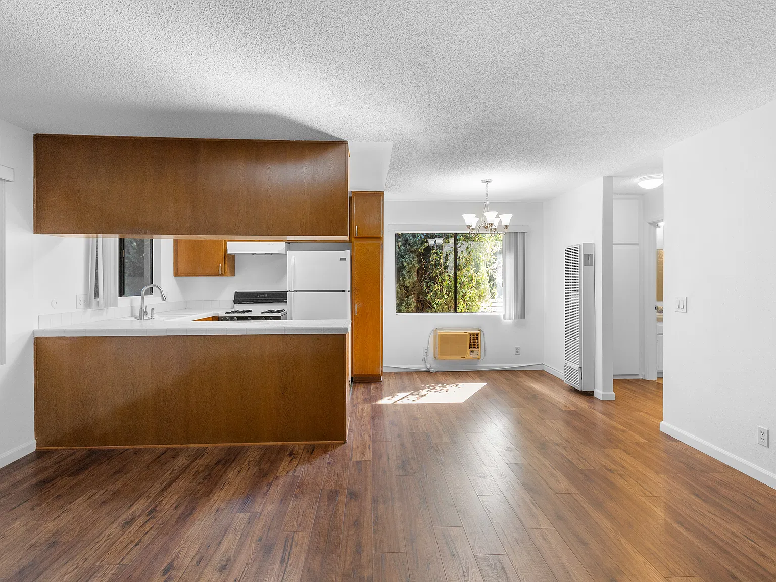 1 bed, 850 sqft, $2,100 — Photo 4