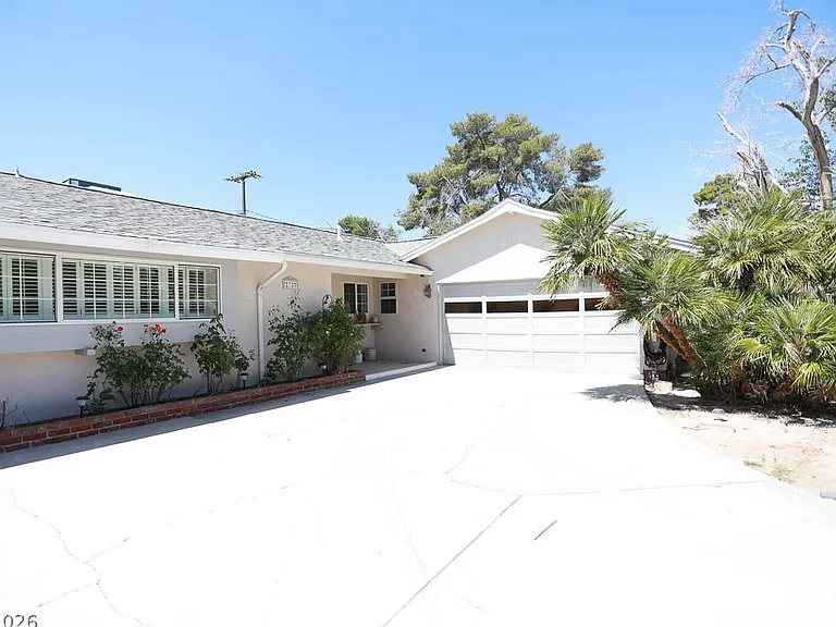 2725 Colanthe Ave — Photo 4