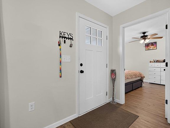 4th image of 16620 E Spring St