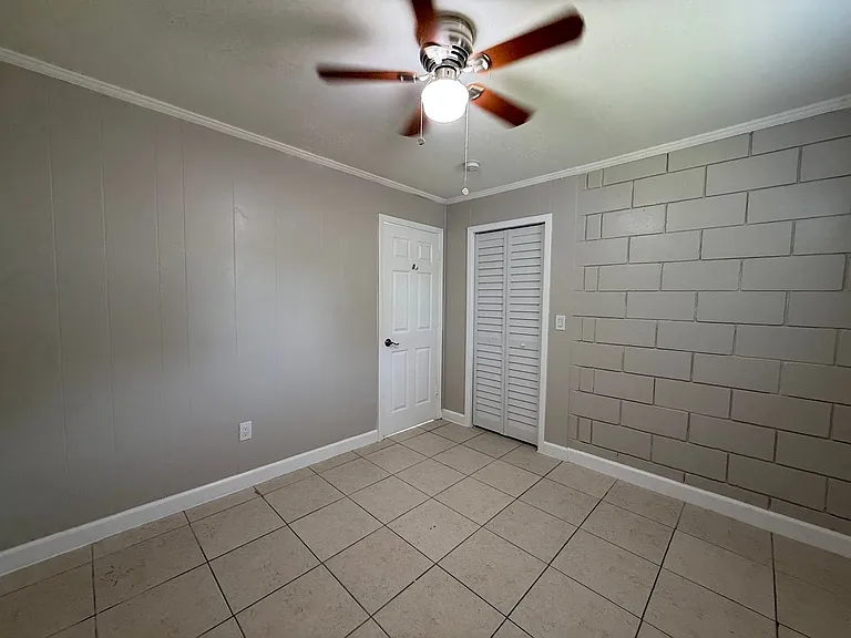 1215 Hartman Apartments — Photo 11