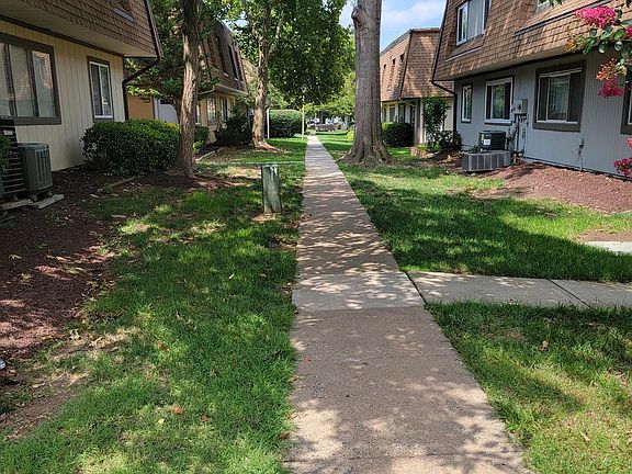2nd image of 3888 Mariposa Pl Suite D