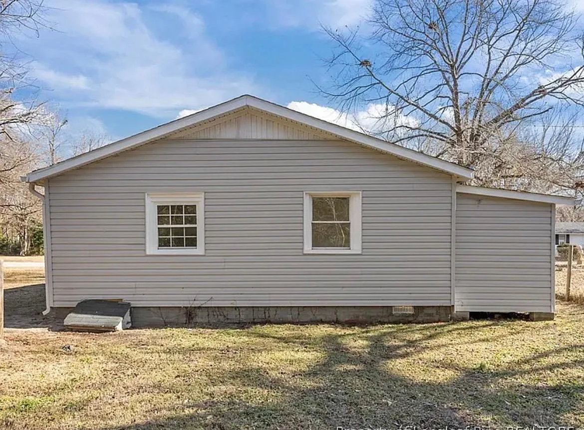 3 bed, 1005 sqft, $1,600 — Photo 4