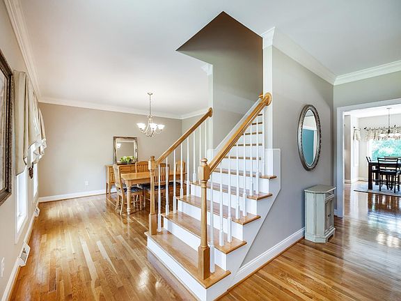 3rd image of 515 Lady Slipper Ln