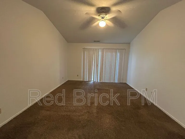 1378 Queens Cir — Photo 2