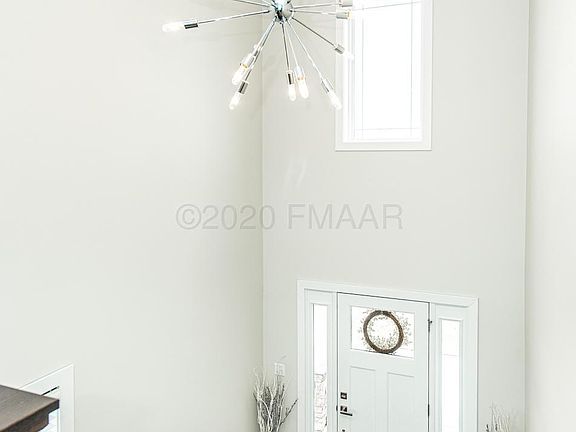 4th image of 3808 Reserve Dr E
