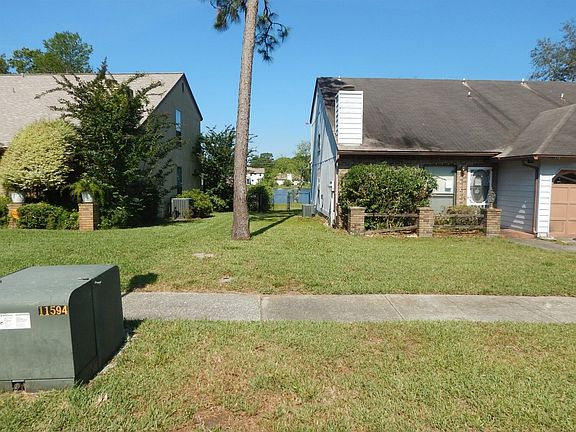 3rd image of 11596 Fort Caroline Lakes Dr
