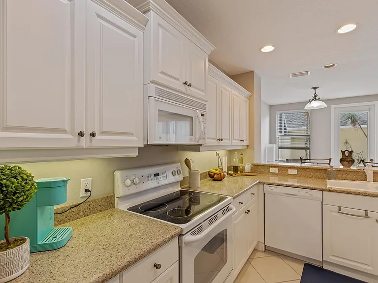5650 Simonton St — Photo 19