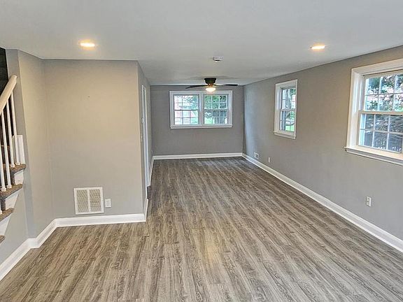 3rd image of 1515 Langford Rd